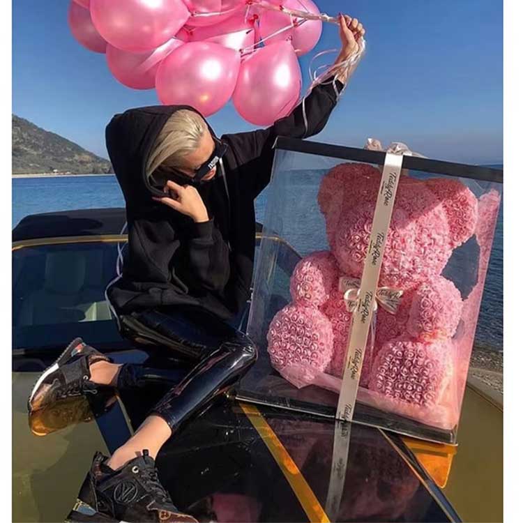 バラの花のテディベア